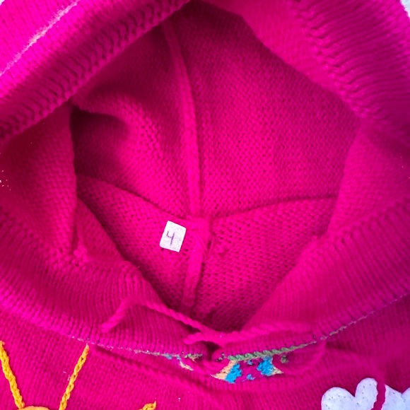 BEAUTIFUL embroidery on this bright pink poncho! - Picture 3 of 5